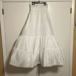 Two tier slip for wedding or prom dresses size 6